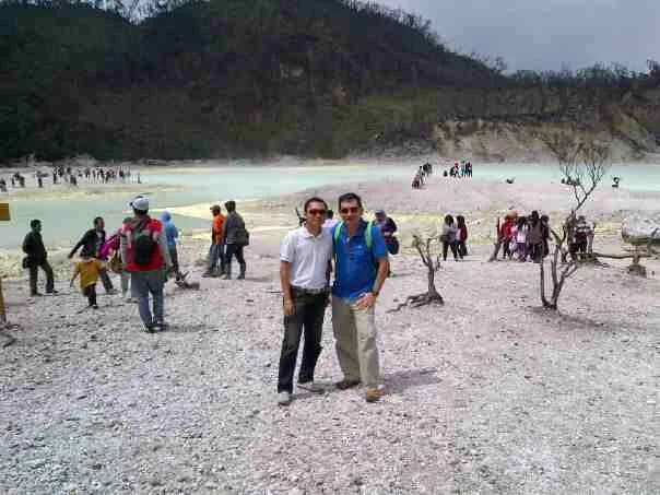 Bandung tour and car rental customers enjoying a group trip with MPV Holiday