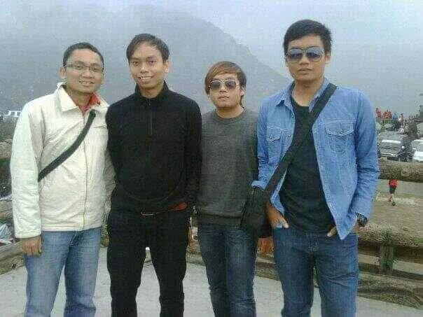 Bandung tour and car rental customers enjoying a group trip with MPV Holiday
