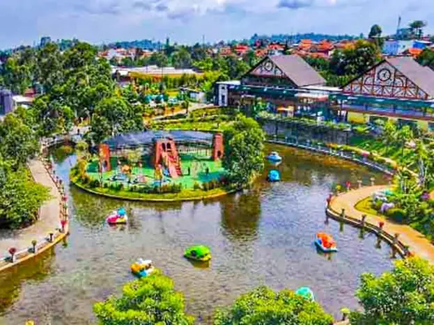 Wildlife park atmosphere similar to Taman Safari Indonesia