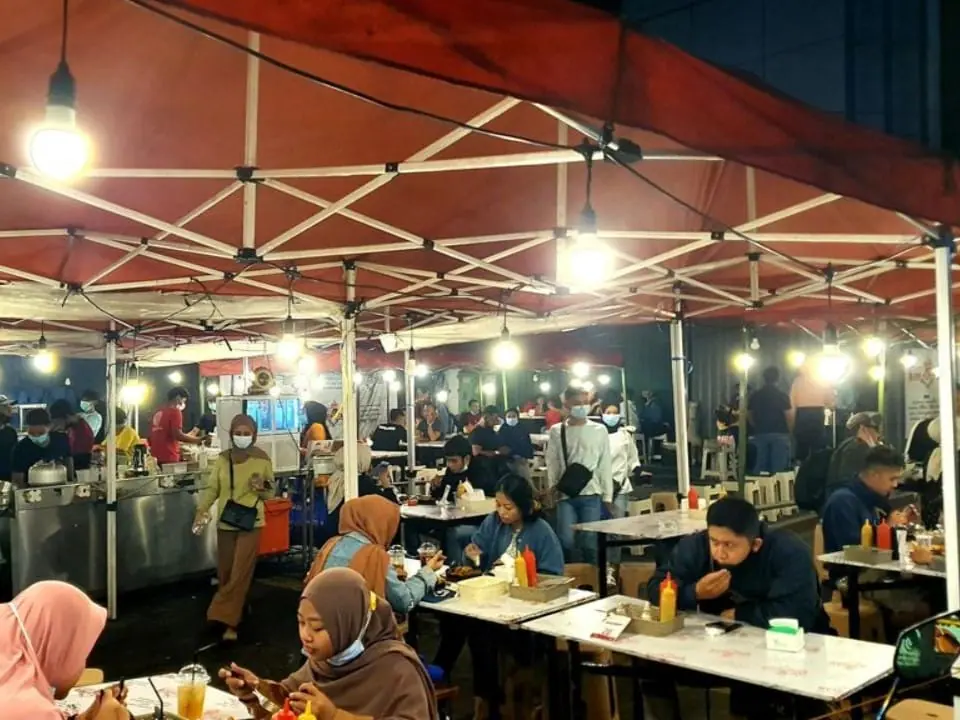 Visitors enjoying Bandung city near Trans Studio